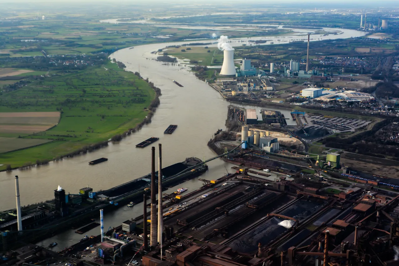 Dusseldorf: 1-Hour Sightseeing Flight - Image 1