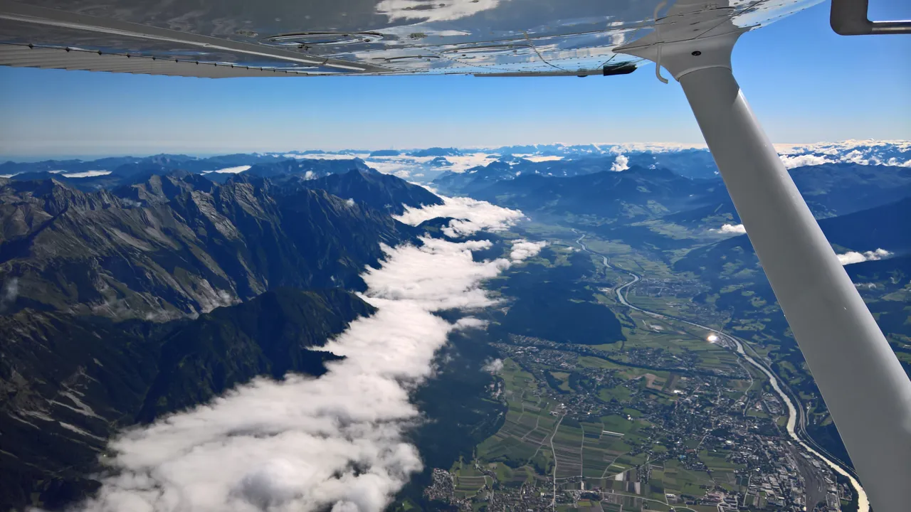 Munich and Bavarian Alps: 1h45 Sightseeing Flight - Image 6